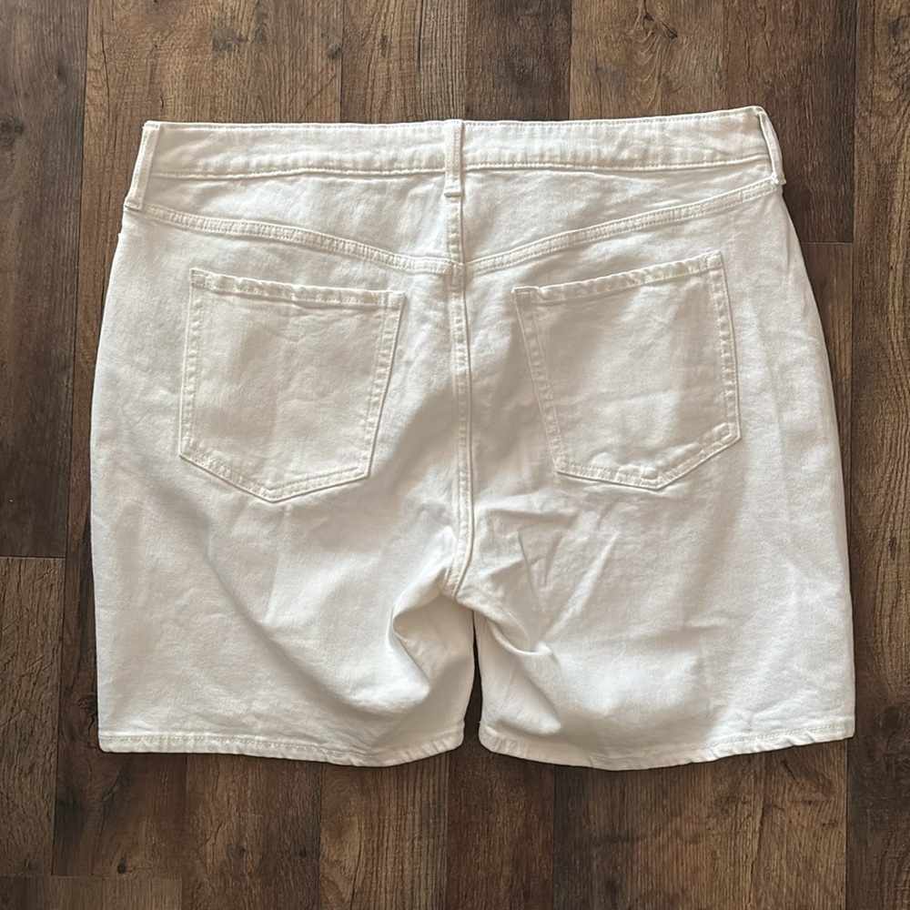Old Navy White Denim Casual Button Fly Shorts New with tags size 16 - Picture 2 of 8